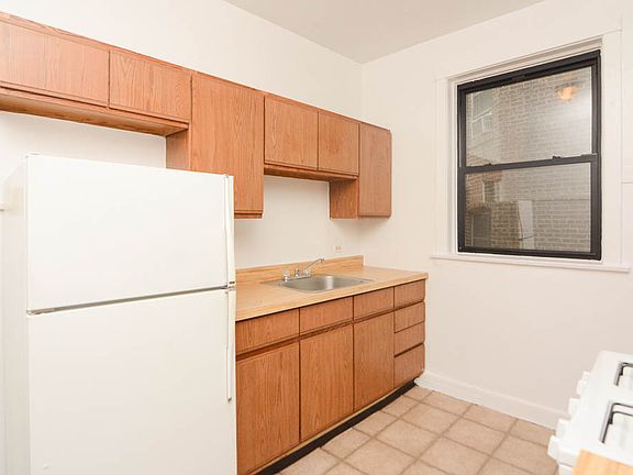 2nd image of 2428 N Sawyer Ave APT 1E