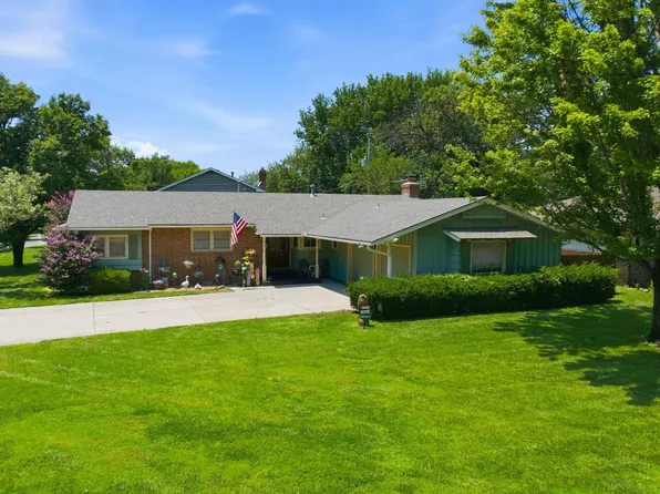 3075 W River Park Dr, Wichita, KS 67203