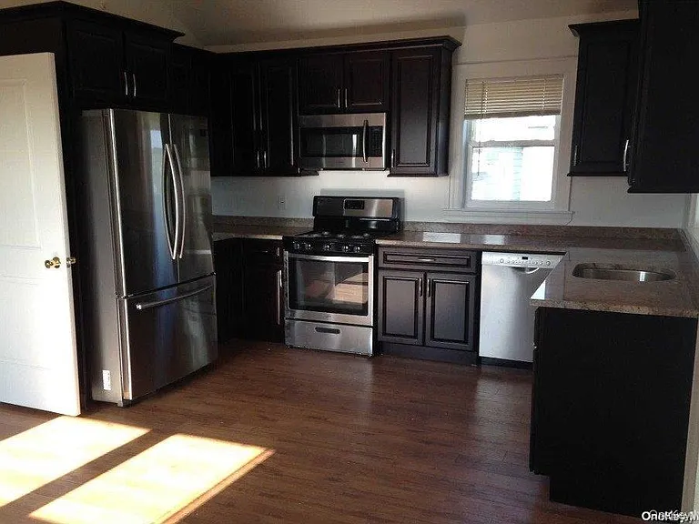 469 E Hudson St — Photo 3