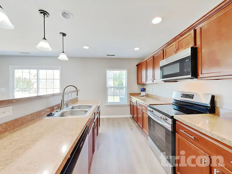 514 Kerriann Ln — Photo 6