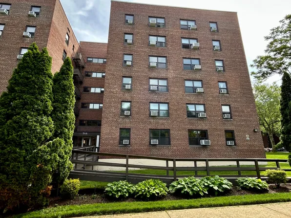 7515 210th St #1AA, Oakland Gardens, NY 11364