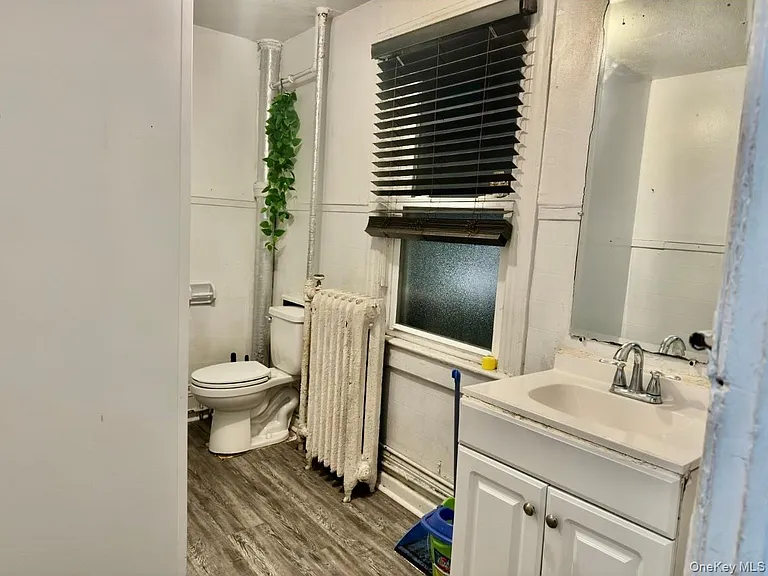 248 Lawrence Ave — Photo 4