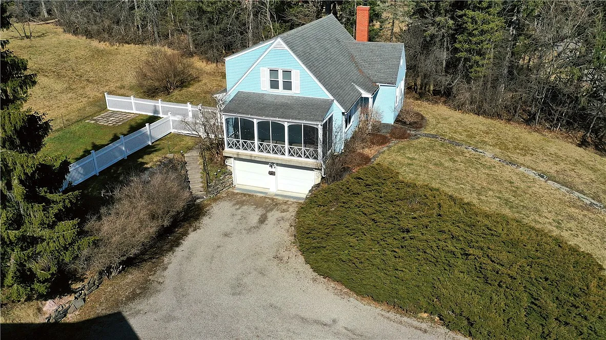 35 Hillcrest Dr photo 1