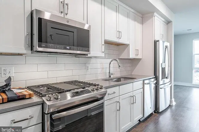 1 bed, 650 sqft, $2,400 — Photo 2