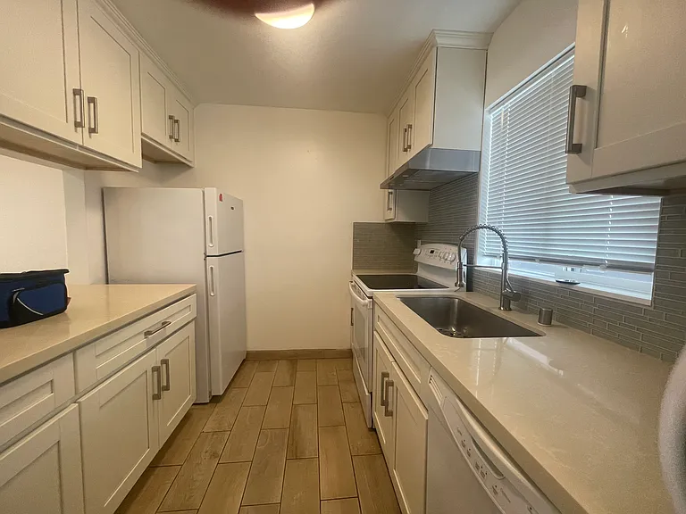 339 Lester Ave #4 — Photo 9
