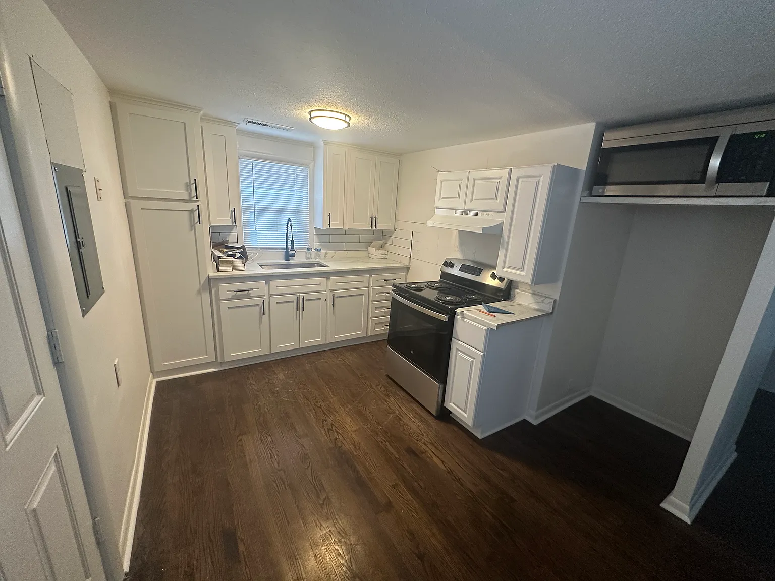 2 bed, 1000 sqft, $1,300 — Photo 4