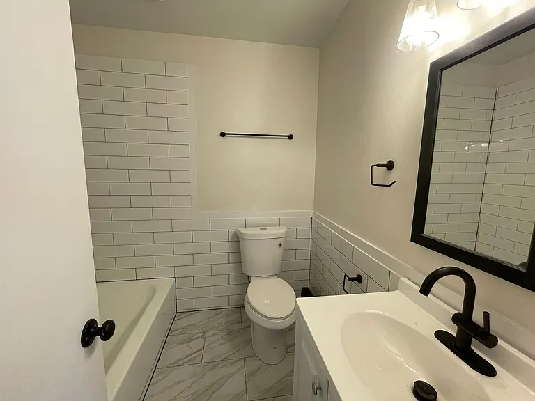 34-36 Albany Ave — Photo 3