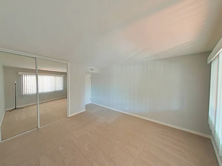 123 N El Camino — Photo 8