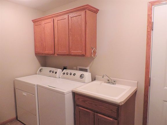 3rd image of 530 Prairie St