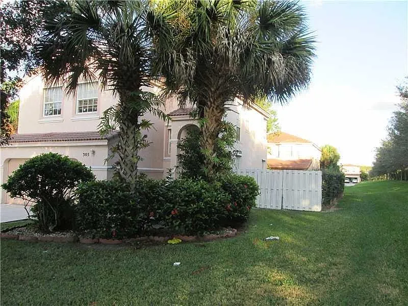 NW 158th Lane, Pembroke Pines — Photo 3