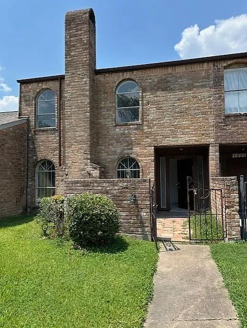 3 bed, 2.5 bath, 1736 sqft, $1,595 — Photo 1