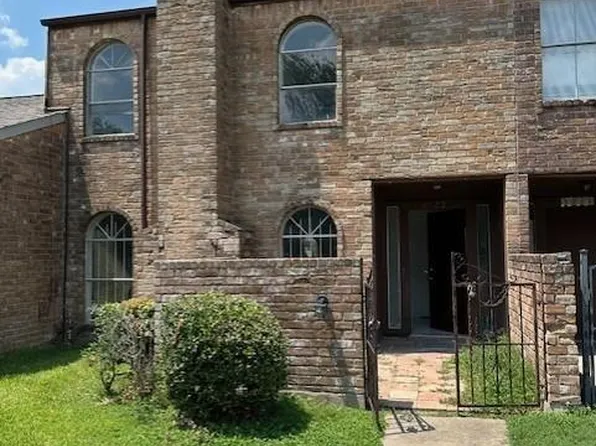8722 Maplecrest Dr, Houston, TX 77099