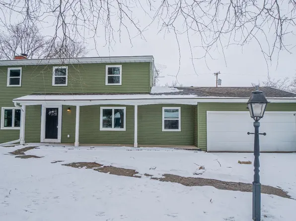702 W Jefferson St, Kouts, IN 46347