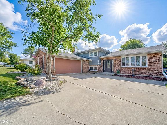 2nd image of 981 N Mill Rd