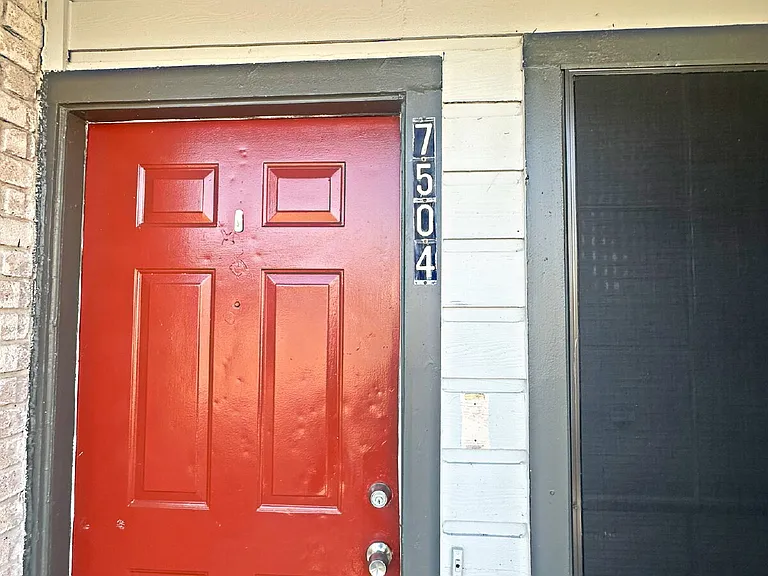 7504 Oak Chase — Photo 2