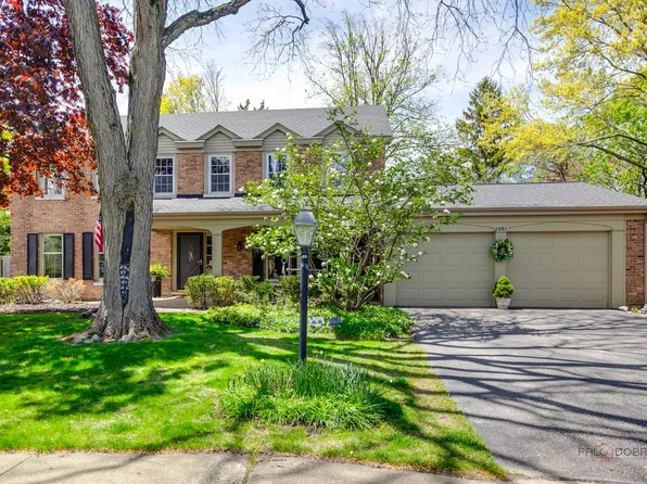 2951 Canterbury Dr, Northbrook, IL 60062