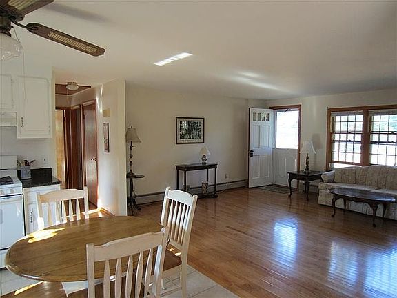 3rd image of 49 Gold Finch Ln