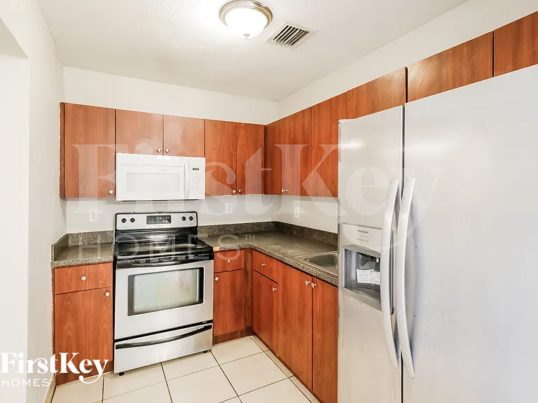 3321 NW 177th Ter — Photo 5