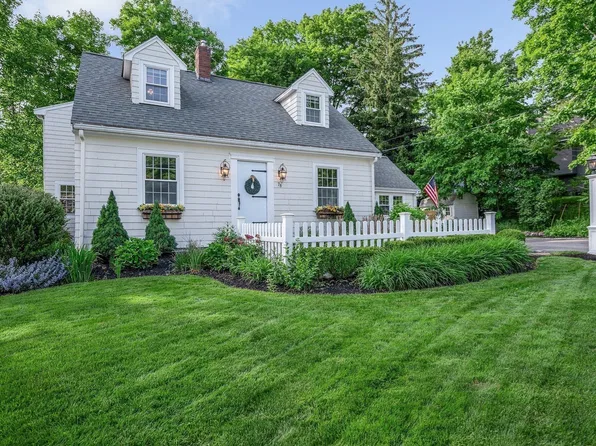 78 Cross St, Reading, MA 01867