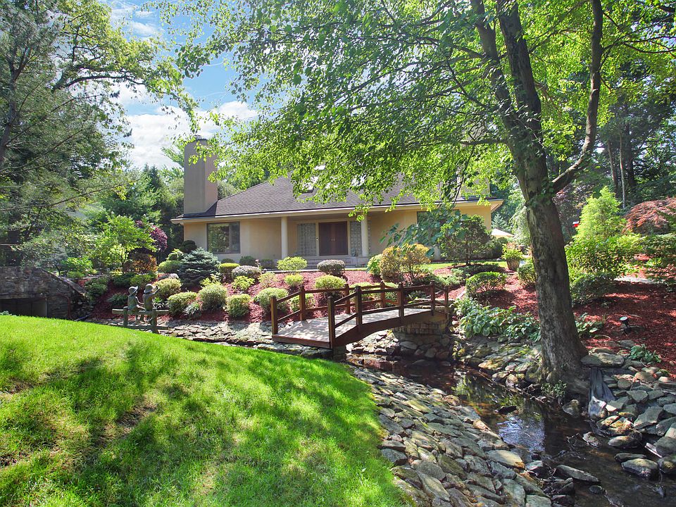 10 Fenbrook Dr Larchmont NY-print-015-007-015-4200x2800-300dpi.jpg