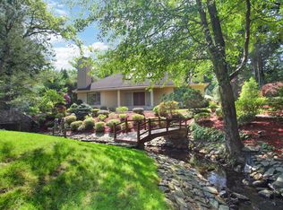 10 Fenbrook Dr, Larchmont, NY 10538