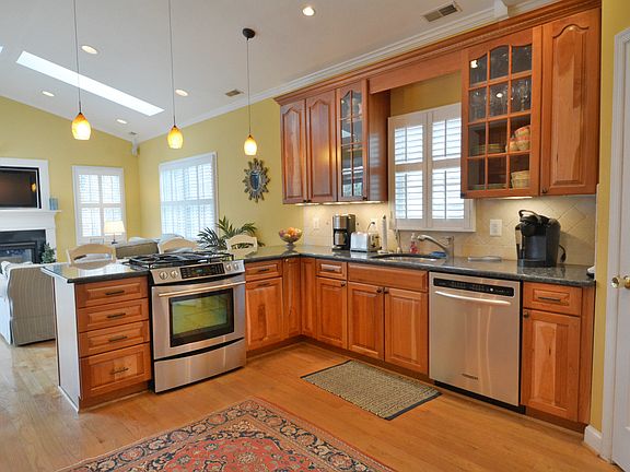3rd image of 4520 Harling Ln