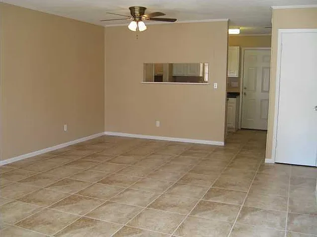 545 Hickory Ave #B — Photo 2