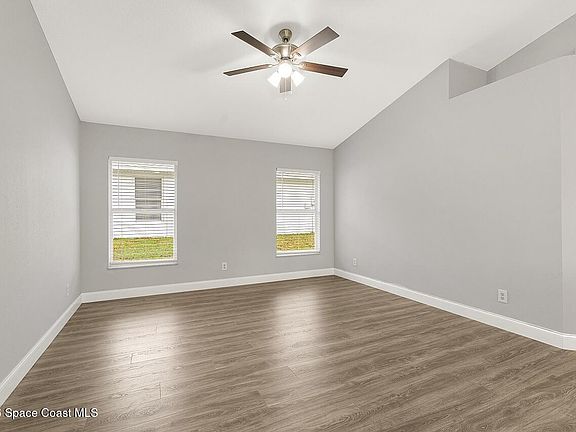 5th image of 225 12th St SW