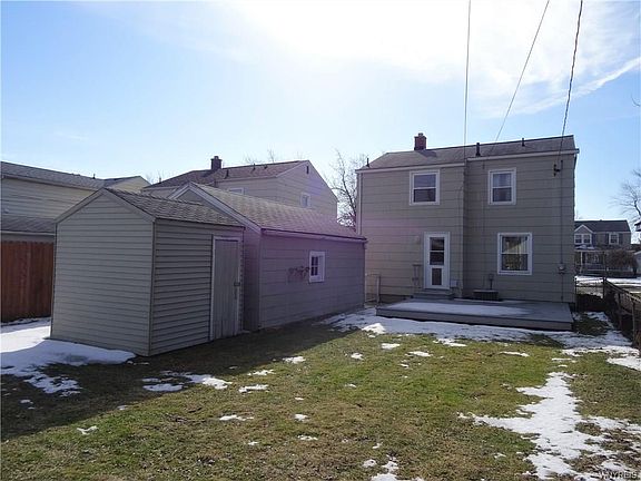4th image of 688 Moore Ave
