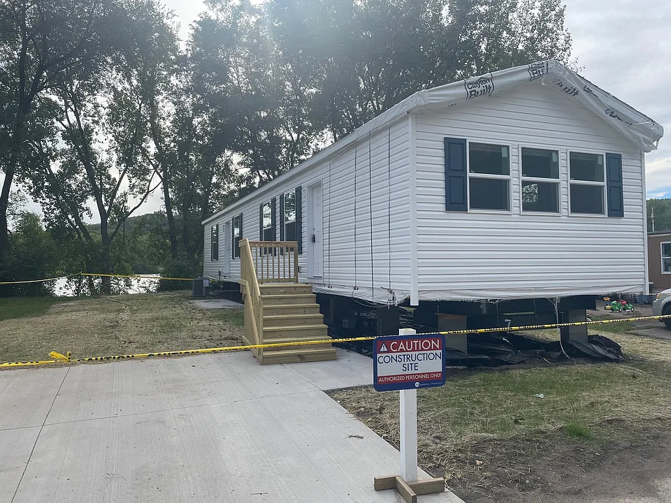 37 Superior Ln