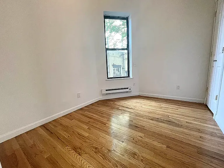 152 8th Ave #2R — Photo 4