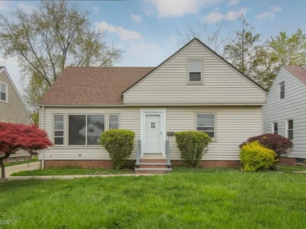 15 Jackson Blvd, Bedford, OH 44146