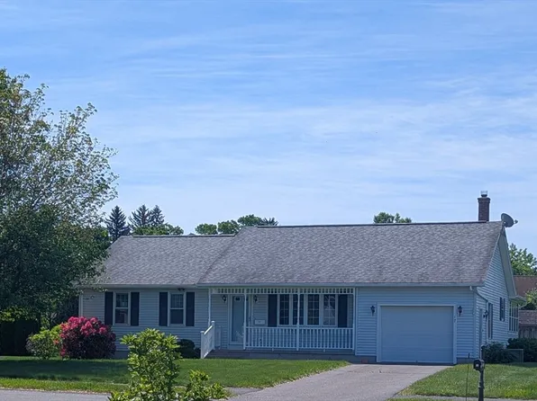 17 Tucker Ln, Belchertown, MA 01007