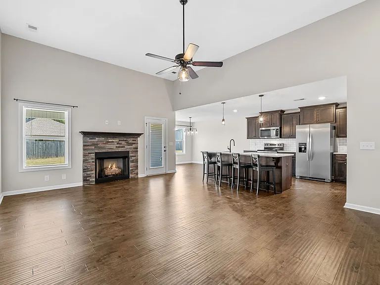 805 Waldon Ct — Photo 3