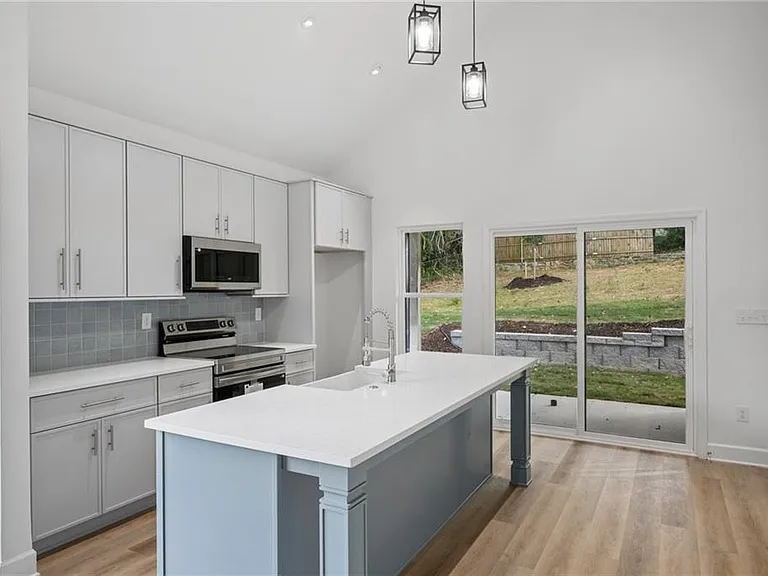 2050 Morehouse Dr NW — Photo 10