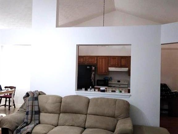 5th image of 3319 Stewart Rd