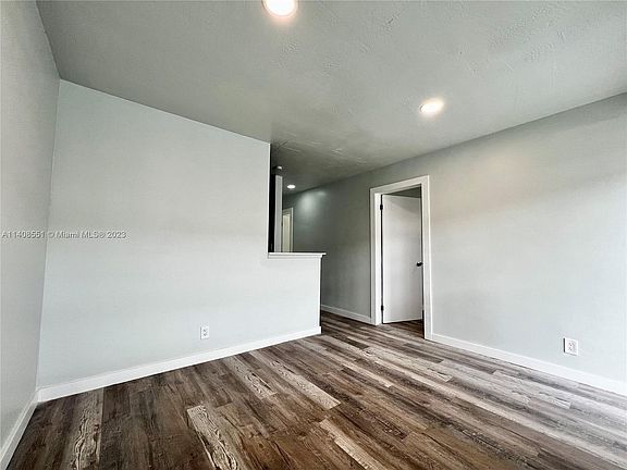 5th image of 711 SW 5th St #4