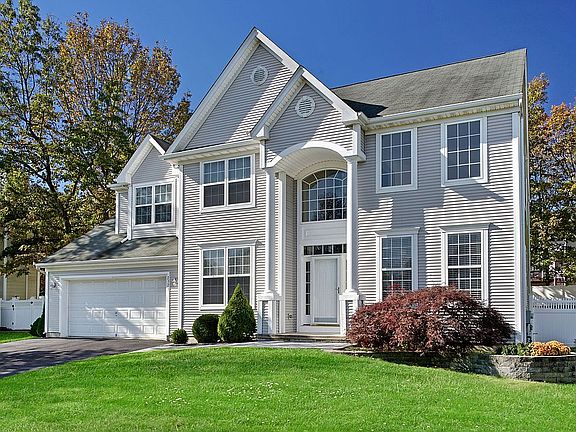 3rd image of 2323 Forest Cir