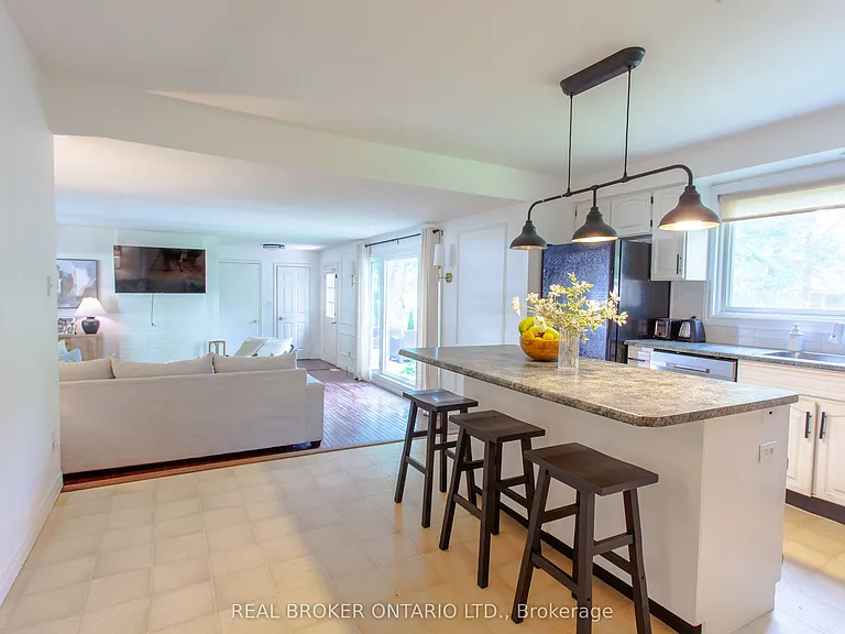 1880 Glen Oak Ln — Photo 4