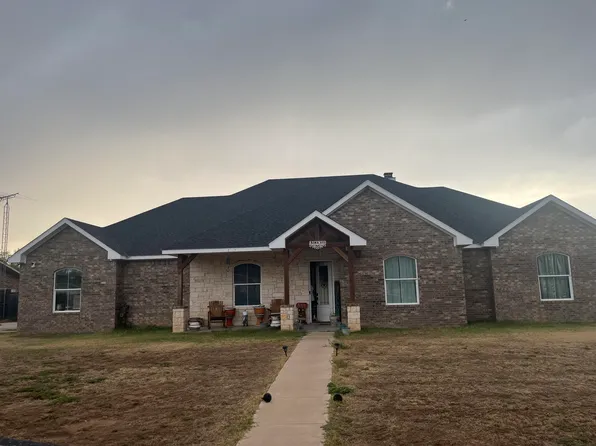 110 S West 6th St, Lockney, TX 79241