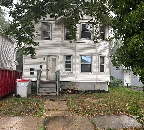 2nd image of 824 E Plum St