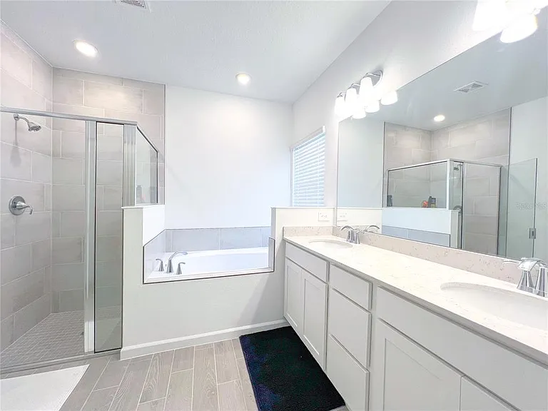 12453 NW 137th Ter — Photo 10