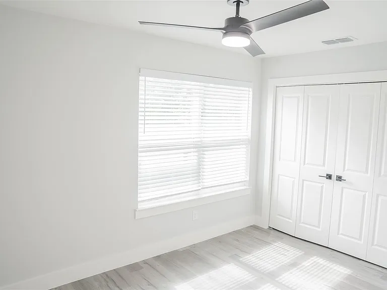 320 Henderson St #1 — Photo 9