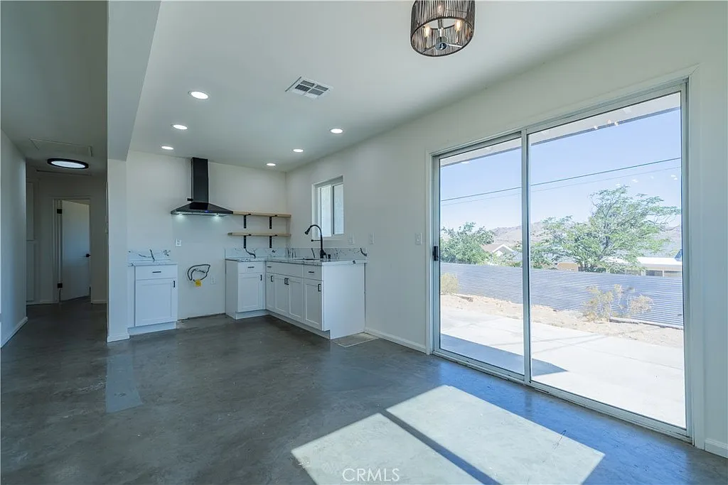 3 bed, 1392 sqft, $2,395 — Photo 4