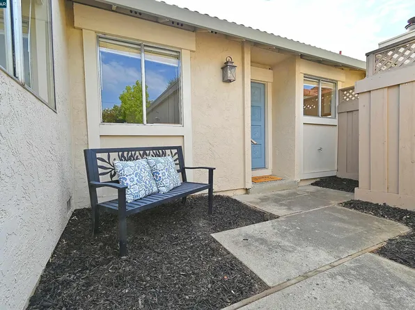 21 Clark Creek Cir, Clayton, CA 94517