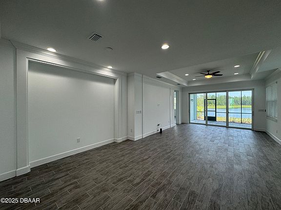 4th image of 725 Margaritaville Ave