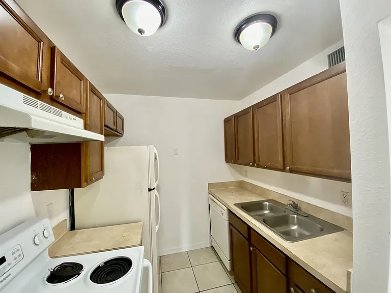 2914 NW 55th Ave #1D — Photo 11