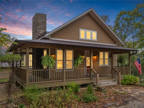 8049 Hillside Ave, Holiday Island, AR 72631