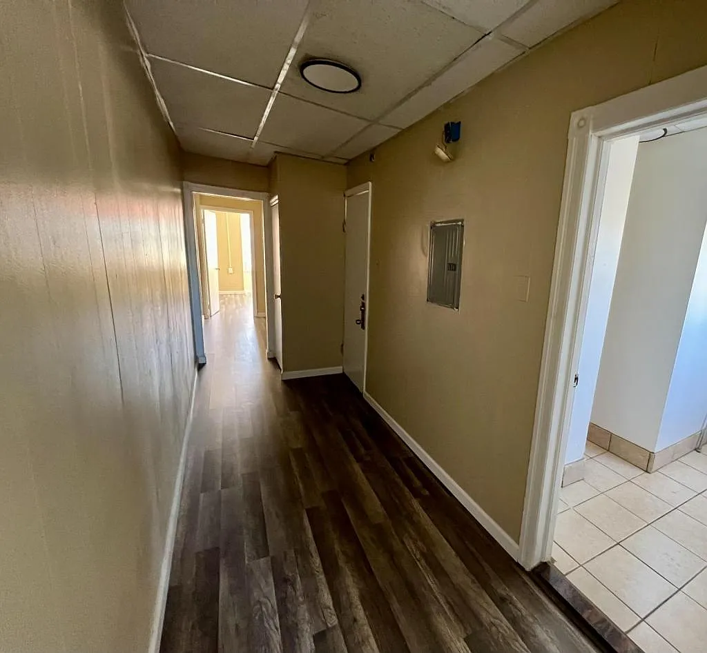 2095 Bridge St — Photo 1