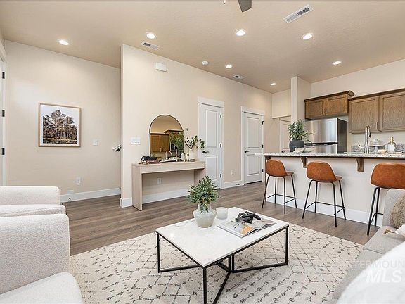 3rd image of 1433 N Bluffs Ridge Ln